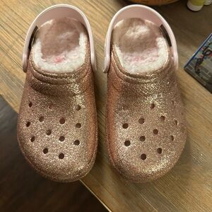 Little girl Crocs-rose gold glitter-size j1
